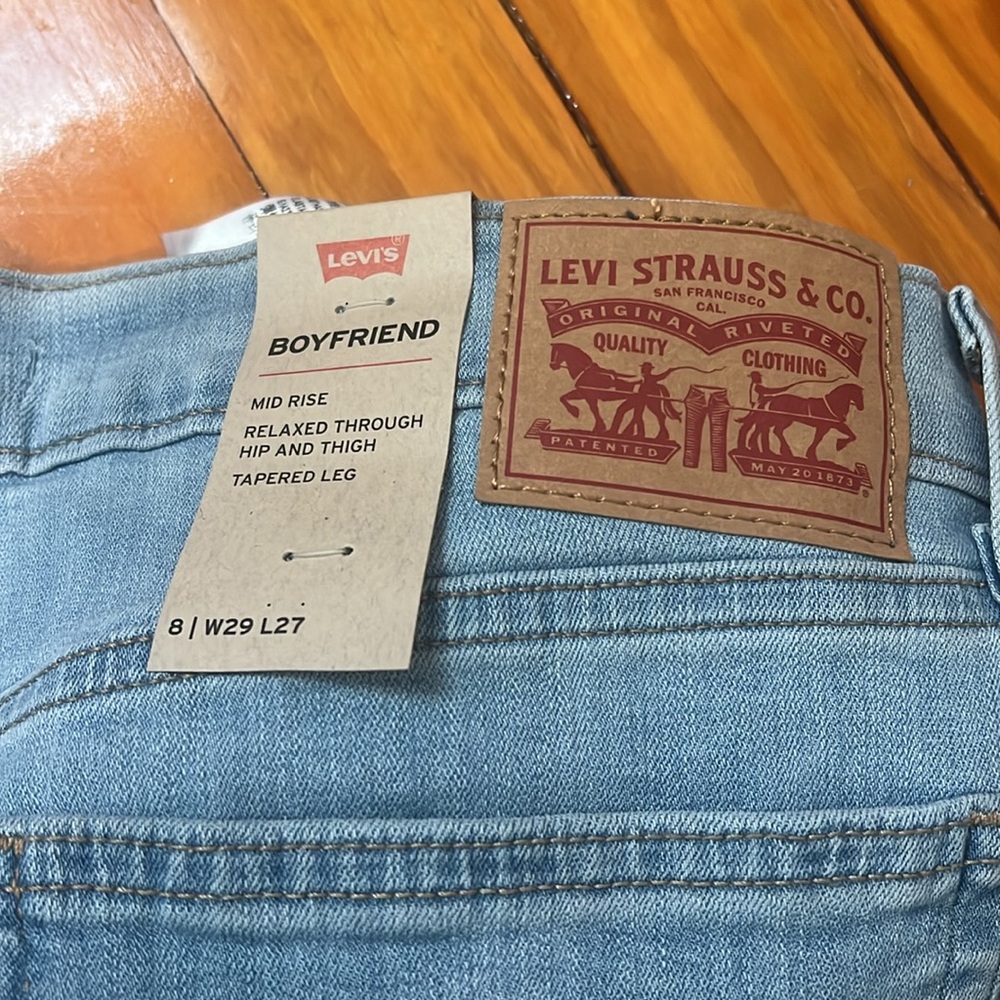 NWT Levi’s Boyfriend jeans - Picture 4 of 5